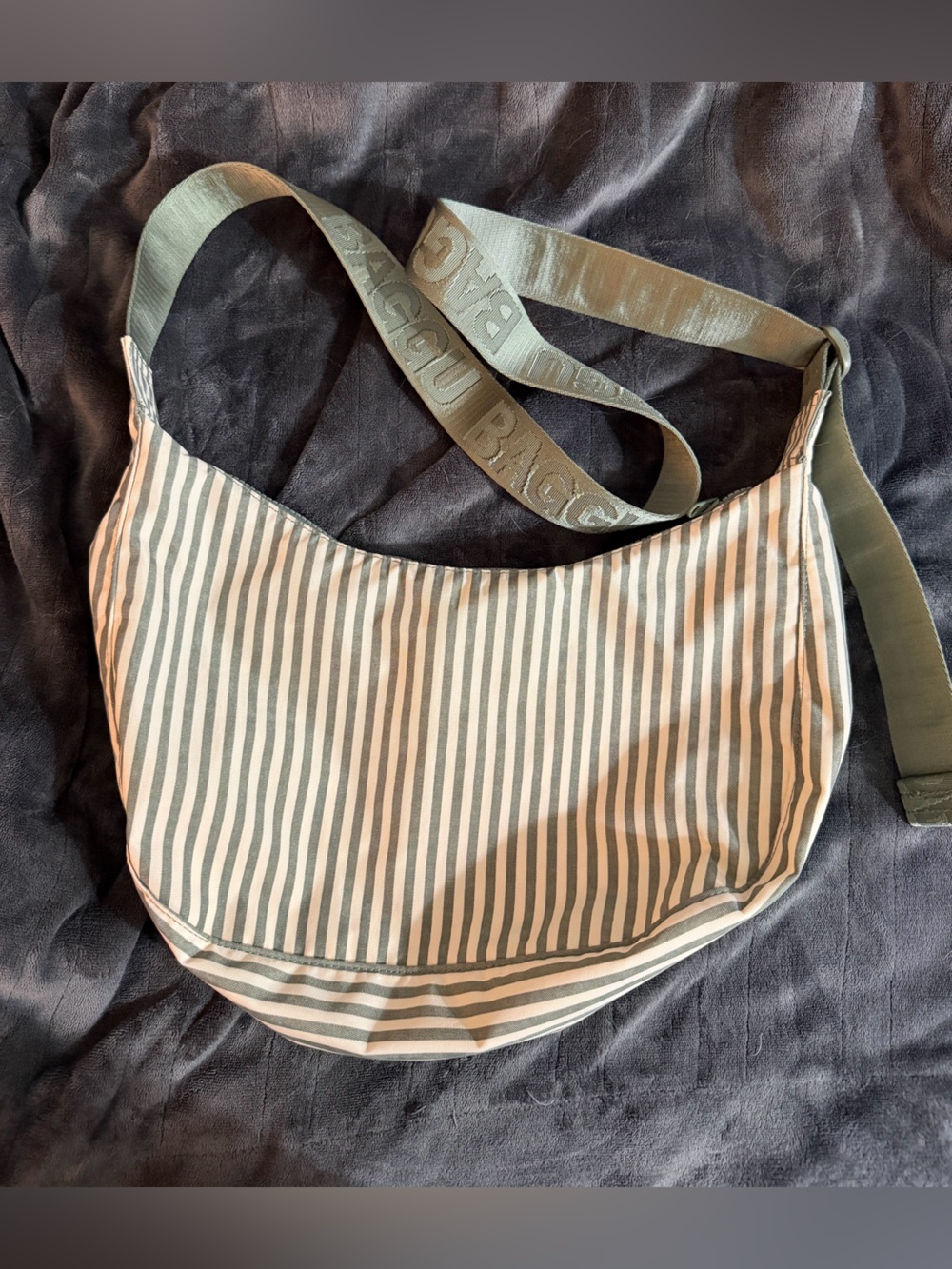 Baggy Medium Nylon Crescent Bag